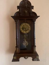 Orologio a pendolo antico