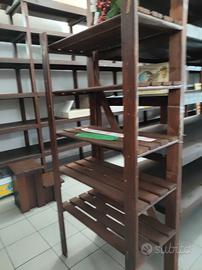 scaffalatura in legno arredo negozio