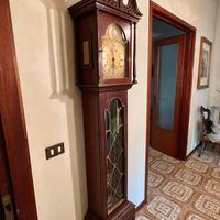 Orologio a pendolo verticale a piantana in legno