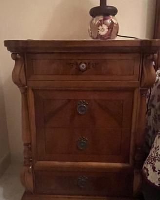 Coppia Comodini Classici in Legno Intarsiato