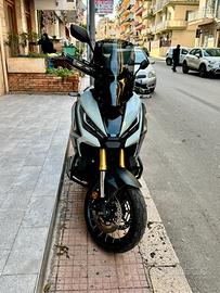 Honda X-ADV 750 2024, 7.300 km, unico proprietario