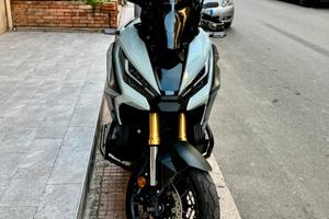 Honda X-ADV 750 2024, 7.300 km, unico proprietario