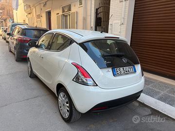Lancia ypsilon 1200 benzina