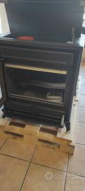 Stufa a legna con forno 