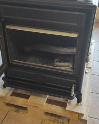 Stufa a legna con forno 