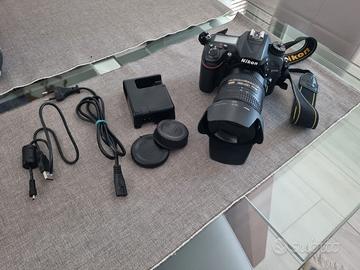 Nikon D7200 + 18-200 VR II usati poco