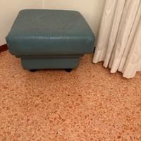 Poof in pelle con ruote