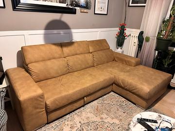 Divano tre posti con penisola senape