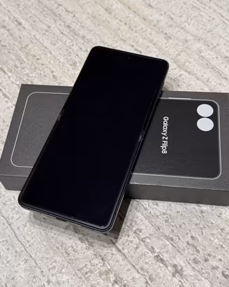 Samsung Galaxy Z Flip 8 - 256GB - Garanzia 2 anni