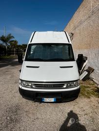 Furgone IVECO 35