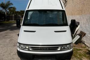 Furgone IVECO 35