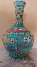 Antico vaso cinese a bottiglia