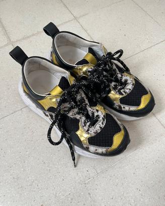 Scarpe da ginnastica amabrandeluxe nero ed oro