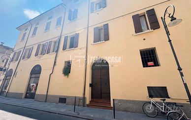 Ufficio al piano rialzato in centro storico ideale