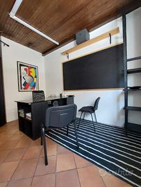 Grazioso ufficio arredato