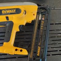 Chiodatrice dewalt DC618