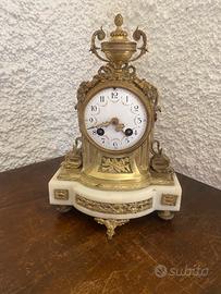 Antico orologio da camino