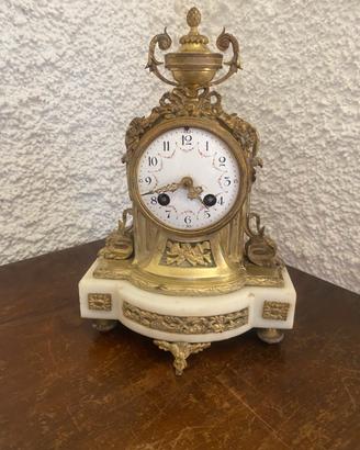 Antico orologio da camino