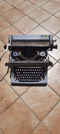 Macchina da scrivere Olivetti