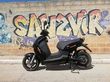 Scooter elettrico 4 kw di potenza E-Max 110S