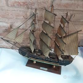 Velieri antichi in legno