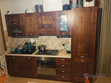 Cucina rustica in legno massello