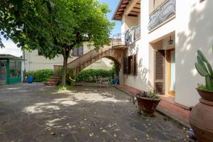 Rif.2/0940| villa signa