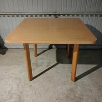 TAVOLO DA CUCINA ALLUNGABILE CON 4 SEDIE 