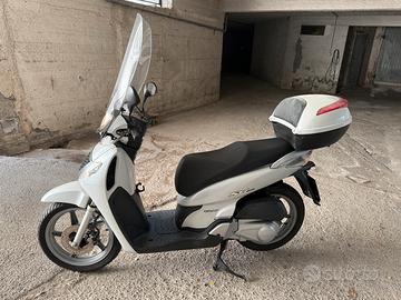 Honda sh 125 - come NUOVO - tagliandato - INTRATT
