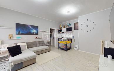 Trelocali ristrutturato con balcone