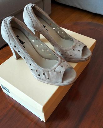 Scarpe donna in camoscio.