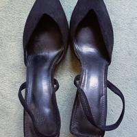 Scarpe nere a punta con tacco mai usate