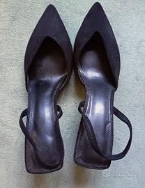 Scarpe nere a punta con tacco mai usate