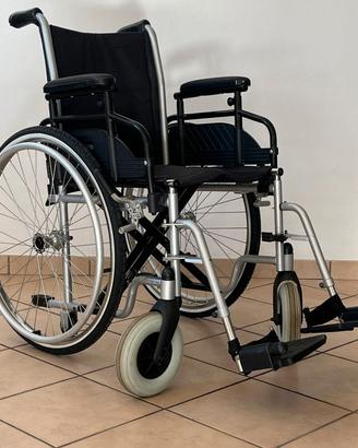 Sedia a rotelle pieghevole