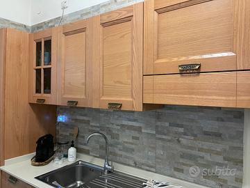 Cucina completa con elettrodomestici