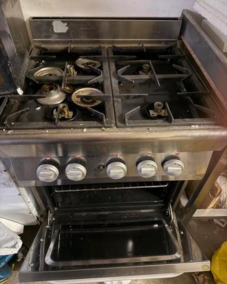 Cucina 4 fuochi con forno