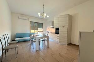 Trilocale arredato con terrazza e balcone