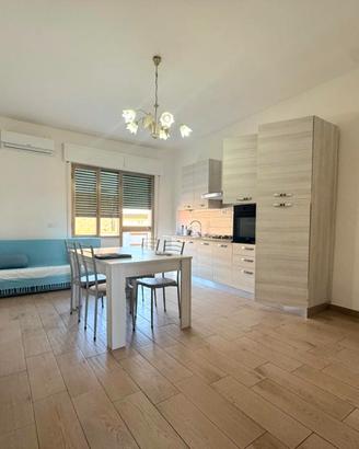Trilocale arredato con terrazza e balcone