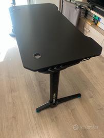 Scrivania Gaming con RGB - 113x60 cm