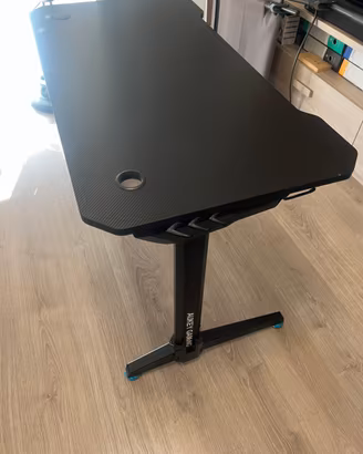 Scrivania Gaming con RGB - 113x60 cm