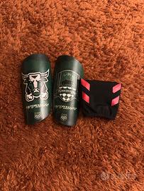 Parastinchi e calze da calcio