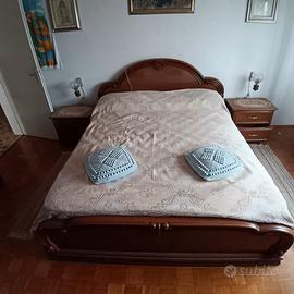 Camera da letto matrimoniale in legno stile classi