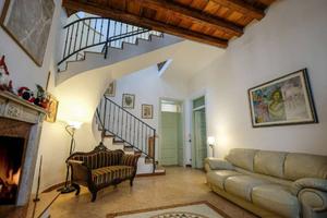 Villa di 680 m² con più di 5 locali e box auto a U