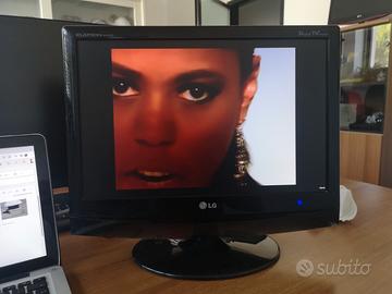 LG 19"