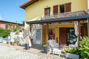 Villa di 233 m² con più di 5 locali e posto auto a