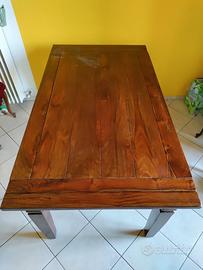 Tavolo in legno massiccio stile rustico