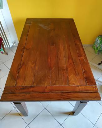 Tavolo in legno massiccio stile rustico