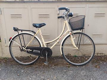 Bicicletta da donna con cestino