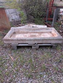 Lavatoio in marmo massello completo con zampe 