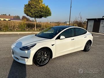 TESLA MODEL 3 LONG RANGE